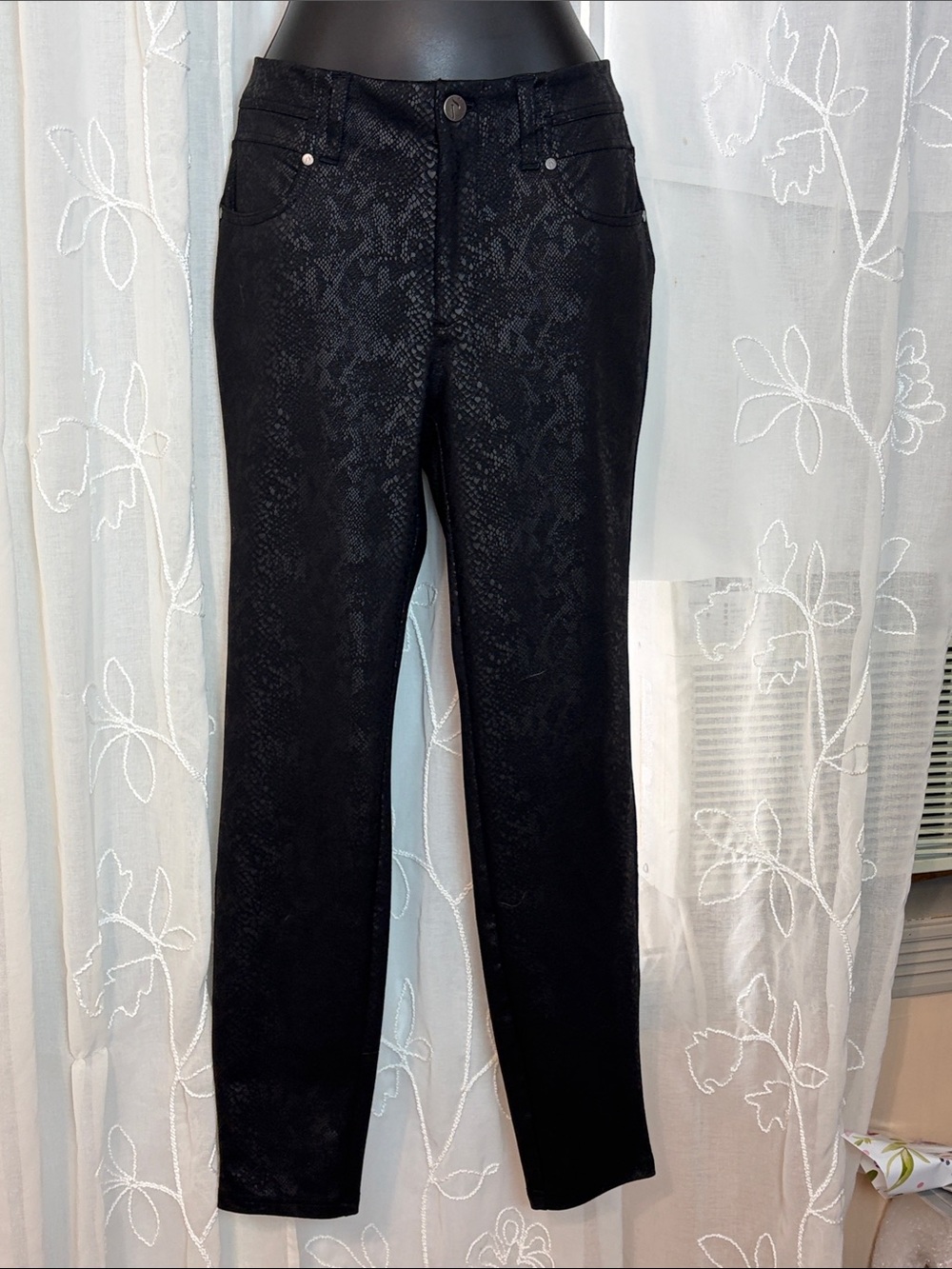 Simply Vera Vera Wang Black Snake-Print Straight Leg Jeans small